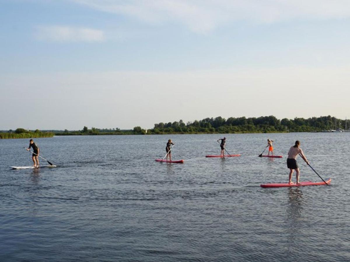 Ervaar 'Fryske Weelde' Op Vijf Sterren Vakantiepark De Kuilart Villa Koudum Esterno foto